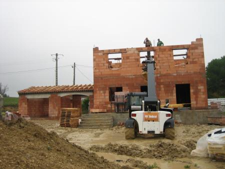 �a avance par tous les temps